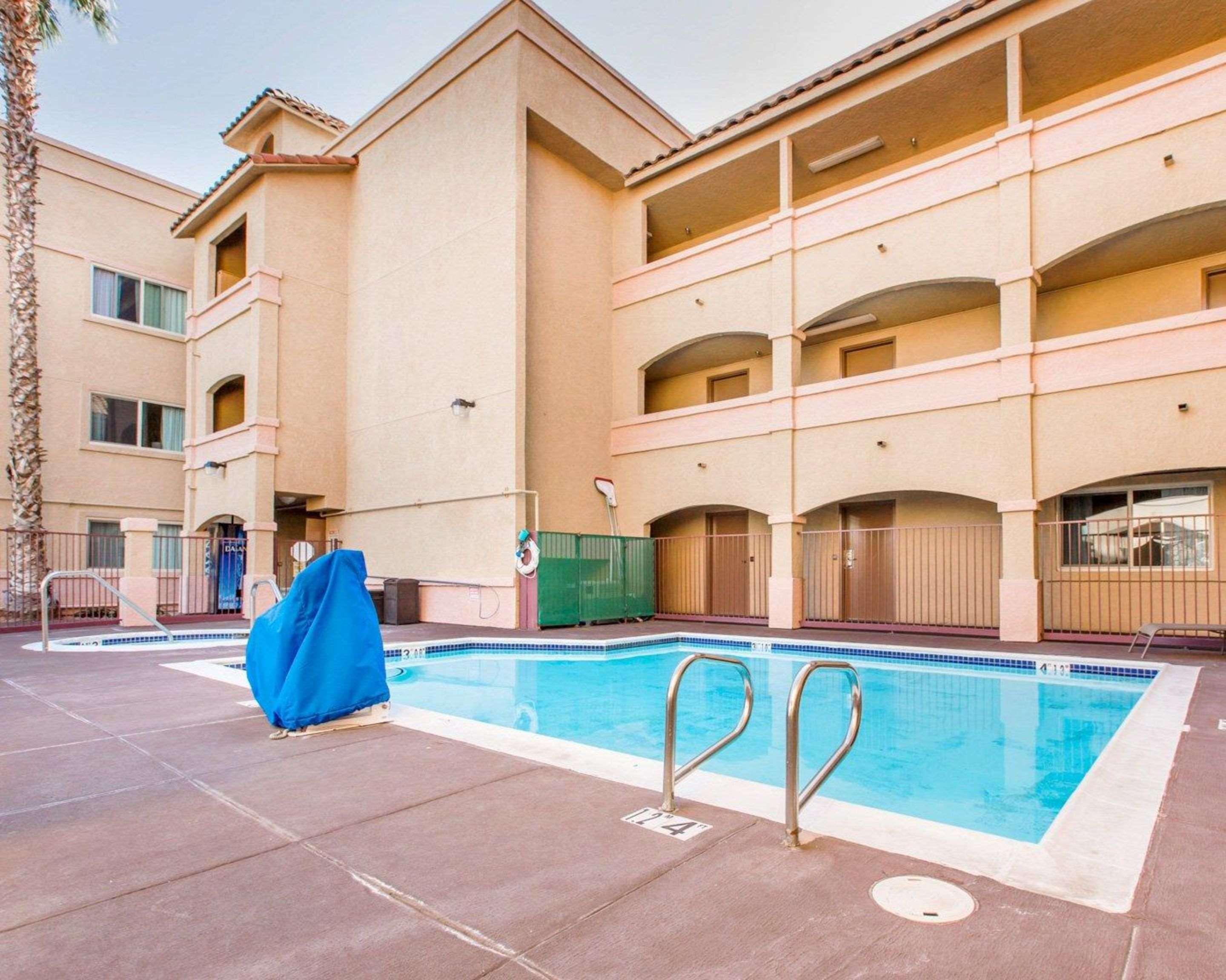 Comfort Inn & Suites Moreno Valley Near March Air Reserve Base Exteriör bild