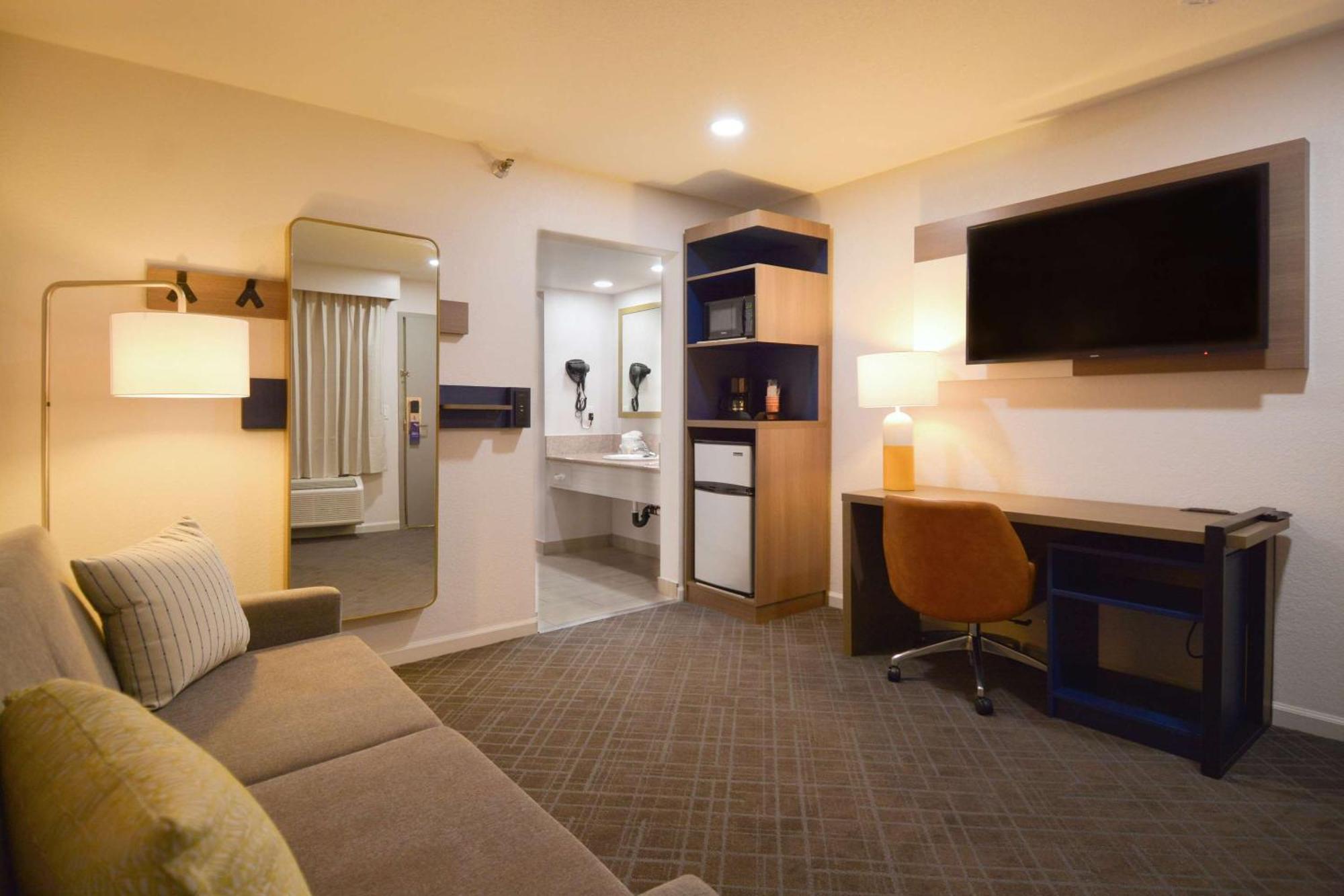 Comfort Inn & Suites Moreno Valley Near March Air Reserve Base Exteriör bild