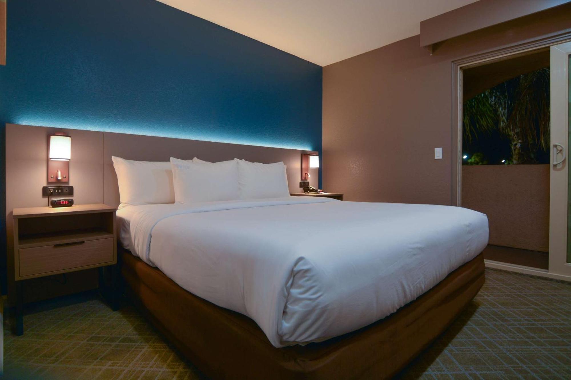 Comfort Inn & Suites Moreno Valley Near March Air Reserve Base Exteriör bild